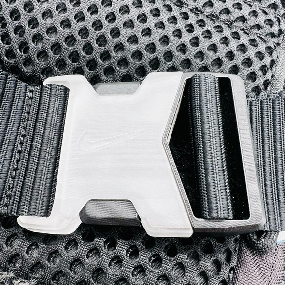 Nike Kids Black Sling Bag with Colorful Emoji Print Like New - Picture 5 of 13